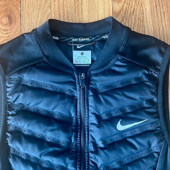 Nike running aeroloft 800 balck  vest women’s size Xs - Picture 2 of 10